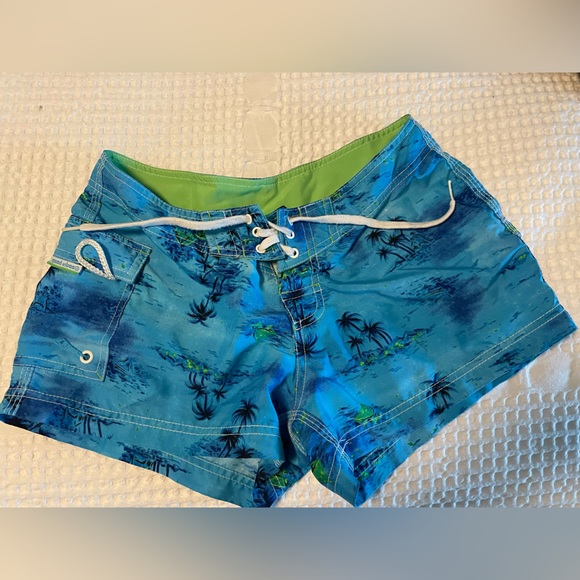 Good Vibes women’s size 1 beach shorts, gently worn. - Picture 1 of 4
